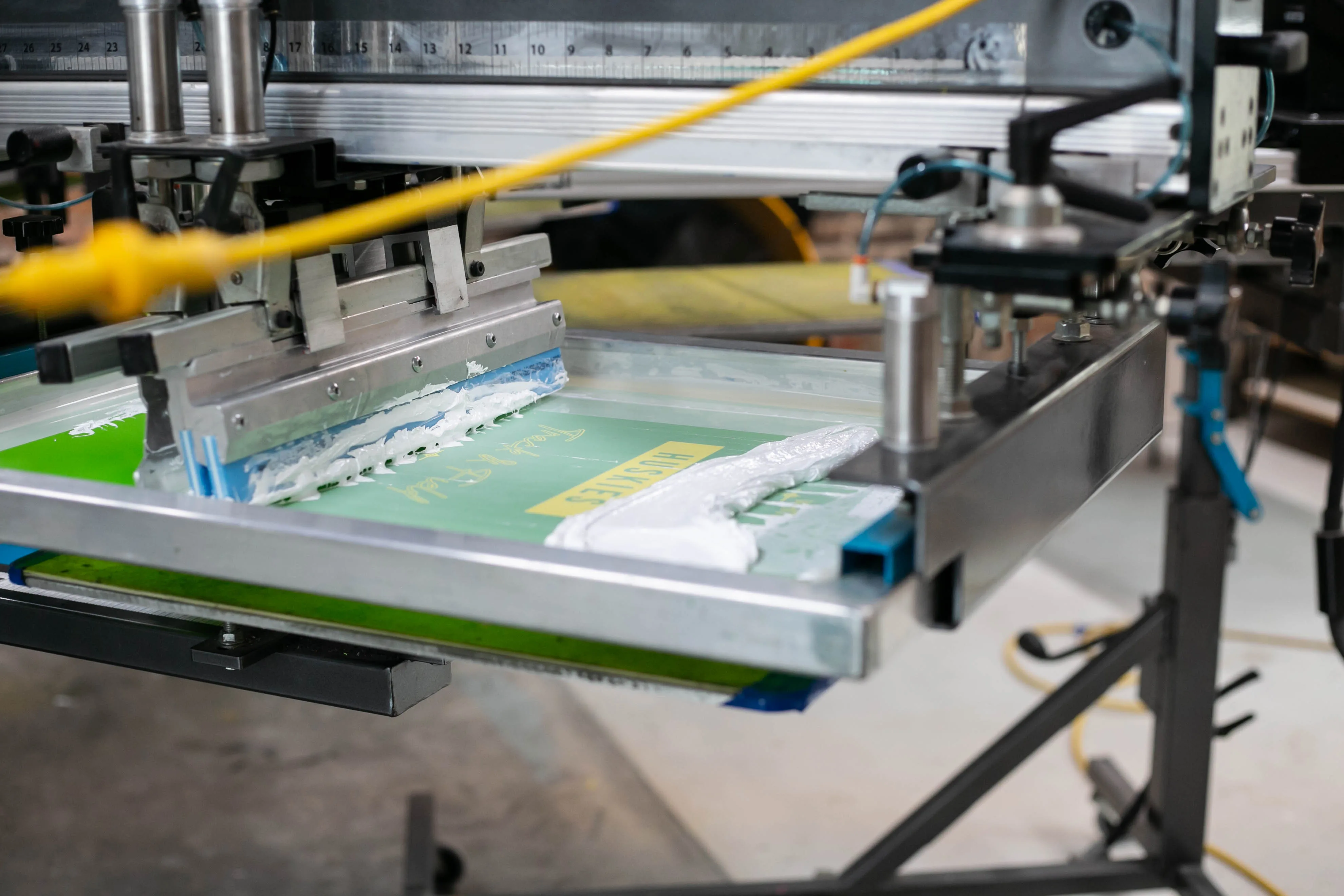 Automatic screen printing press in production